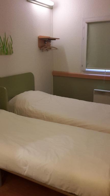 Säng eller sängar i ett rum på ibis budget Orly Rungis