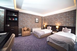 Rúm í herbergi á Parkway Inn Hotel & Spa +37 myndir