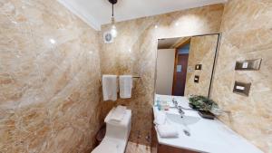 Kylpyhuone majoituspaikassa Hotel Brasilia 32 kuvaa lisää