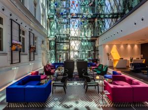 Hotel Indigo Warsaw Nowy Świat by IHG tesisinde bir oturma alanı