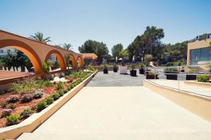 a walkway in a garden next to a building at Aparthotel Moon Dreams Atlantic in Es Cana