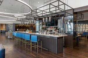 Лаундж или бар в Omni Charlotte Hotel