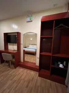 Televizors / izklaižu centrs naktsmītnē Rufana Suites
