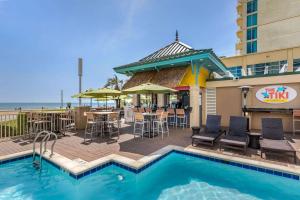 Басейн в Hilton Vacation Club Ocean Beach Club Virginia Beach або поблизу
