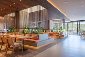 O zonă de relaxare la Akrotiri Beach Resort Hotel - Adult Friendly