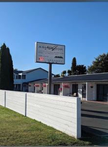 Un certificado, premio, cartel u otro documento en Ashbrook Motel Taupo