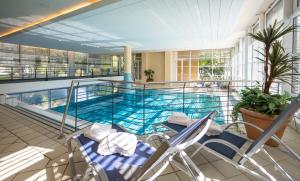 Бассейн в Seminaris SeeHotel Potsdam или поблизости