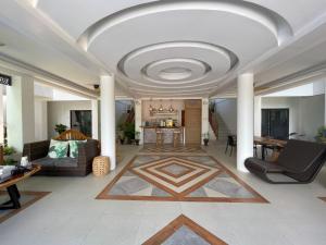 Un televizor și/sau centru de divertisment la Azul de Panglao Hotel