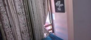 a window in a room with a curtain at Quarto plutão in Duque de Caxias