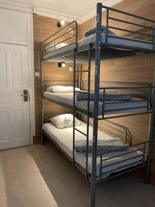 Samps Hostel tesisinde bir odada yatak veya yataklar