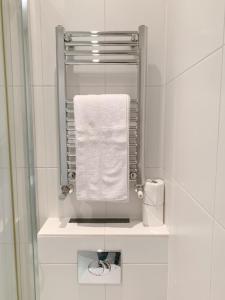 Bilde i galleriet til Bright and Airy One Bedroom Condo, Olympia, Kensington i London