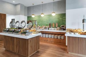 Comida no hotel ou em algum lugar perto