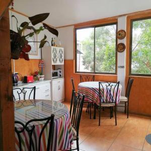 Majoituspaikan Hostal Destino Bellavista keittiö tai keittotila