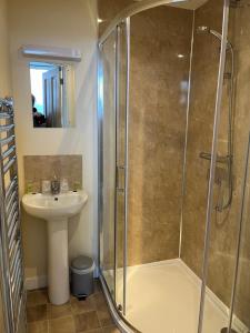 Saucy Mary's Hostel tesisinde bir banyo