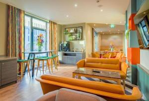 Setusvæði á Ramada Encore by Wyndham Munich Messe