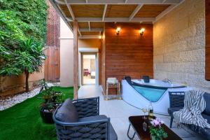 Зона вітальні в Carmella Boutique Hotel