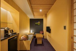 Homm Stay Nagi Shijo Kyoto By Banyan Group tesisinde mutfak veya mini mutfak