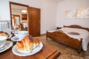 A bed or beds in a room at Ca' Dada Appartamento
