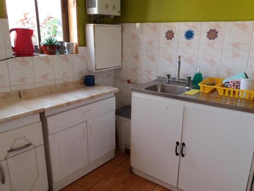 Majoituspaikan Hostal Destino Bellavista keittiö tai keittotila