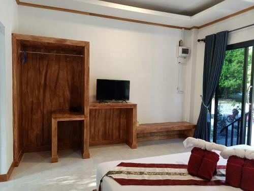 Sjónvarps- og/eða afþreyingartæki á Lanta Buddy Resort