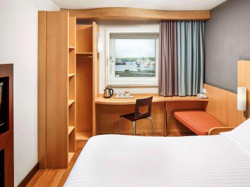 Ένα ή περισσότερα κρεβάτια σε δωμάτιο στο ibis Aberdeen Centre – Quayside