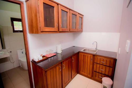 Nhà bếp/bếp nhỏ tại Airport Villa