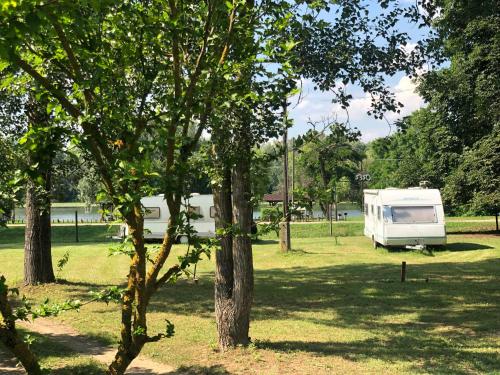 Tóparti Camping