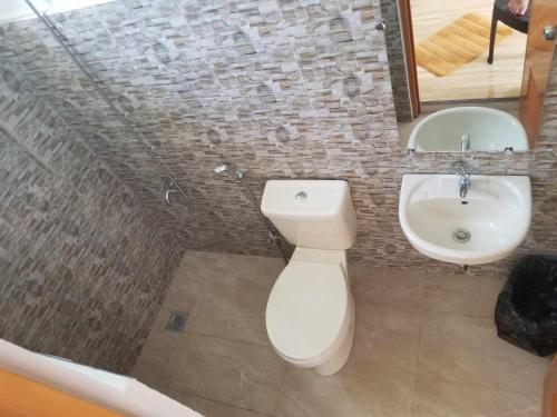 Kamar mandi di JSS PENSION HOUSE