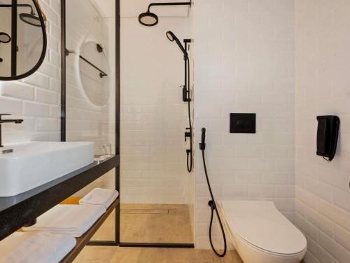 Bathroom sa Ibis World Trade Centre