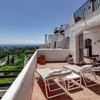 LAG - Spacious 3BR townhouse with private jacuzzi, khách sạn ở Nueva Andalucia