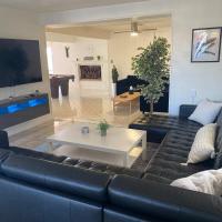 Vegas Oasis- Modern Getaway 5 mins from Strip: Las Vegas, McCarran Uluslararası Havaalanı - LAS yakınında bir otel