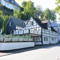 Beautiful holiday home near the ski area, hotel in: Oberkirchen, Schmallenberg