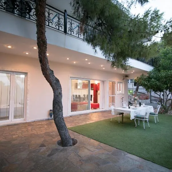 Aias Summer House, hotel u gradu Aiándion