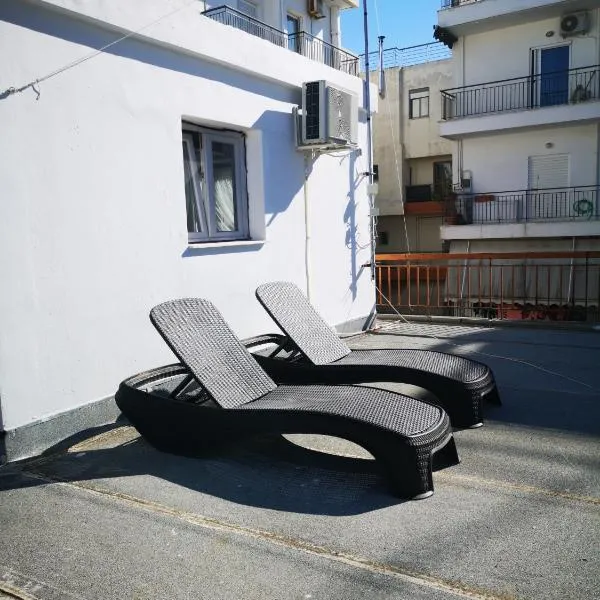 Explore Greece from Cozy City Centre Apartment, hotel u gradu Halkida