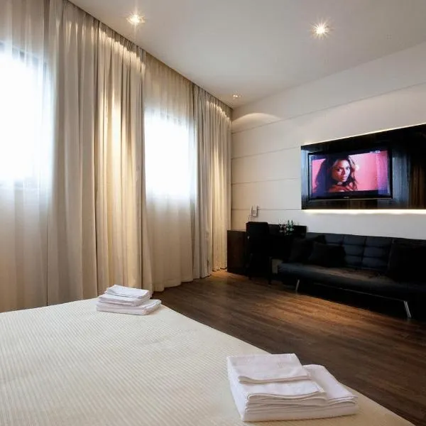 Villa & Spa, hotel i Łomianki