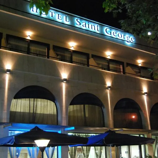 Saint George Hotel, hotel u gradu Asprovalta