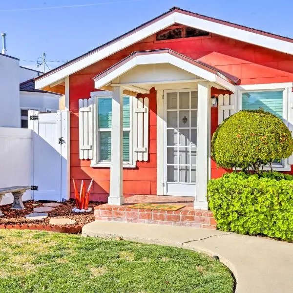 8 Mi to Aquarium Long Beach Bungalow with Patio!, khách sạn ở Long Beach