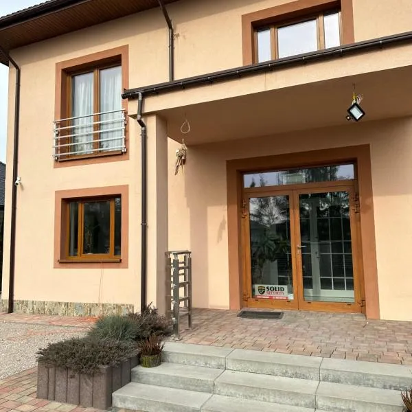 Villa Speranza Kościelna Droga 12, hotel in Łomianki Dolne