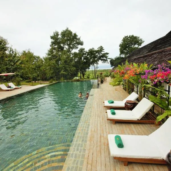 Villa Inle Boutique Resort: Nyaung Shwe şehrinde bir otel