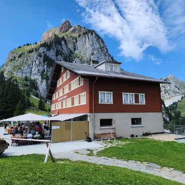 Berggasthaus Holzegg - Accessible Only by Cable Car, hotel in Alpthal