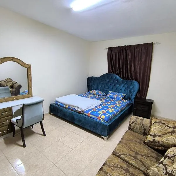 Rooms opposite mega mall in telephone shops roundabout flat no 203: Şarika'da bir otel