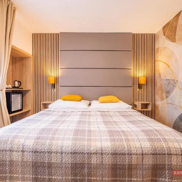 Hotel Benica, khách sạn ở Benešov