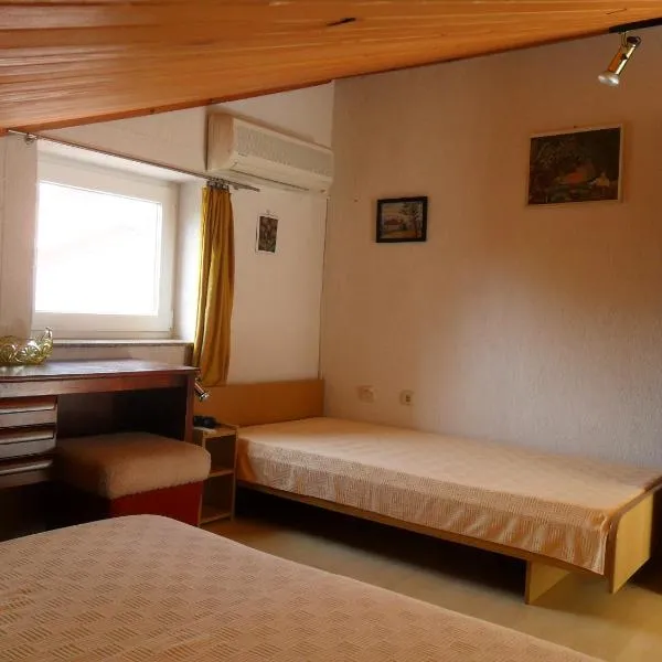 Apartments Simpa, hôtel à Njivice