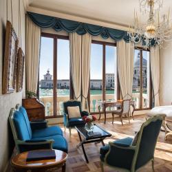 Luxury Hotels  21 luxury hotels in Sródmiescie 